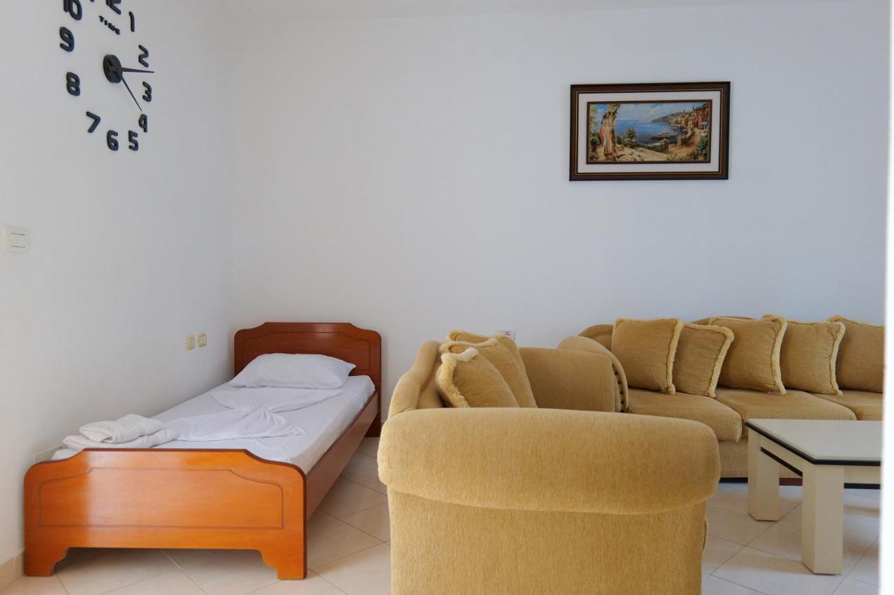 Vila Fredi Ksamil Esterno foto