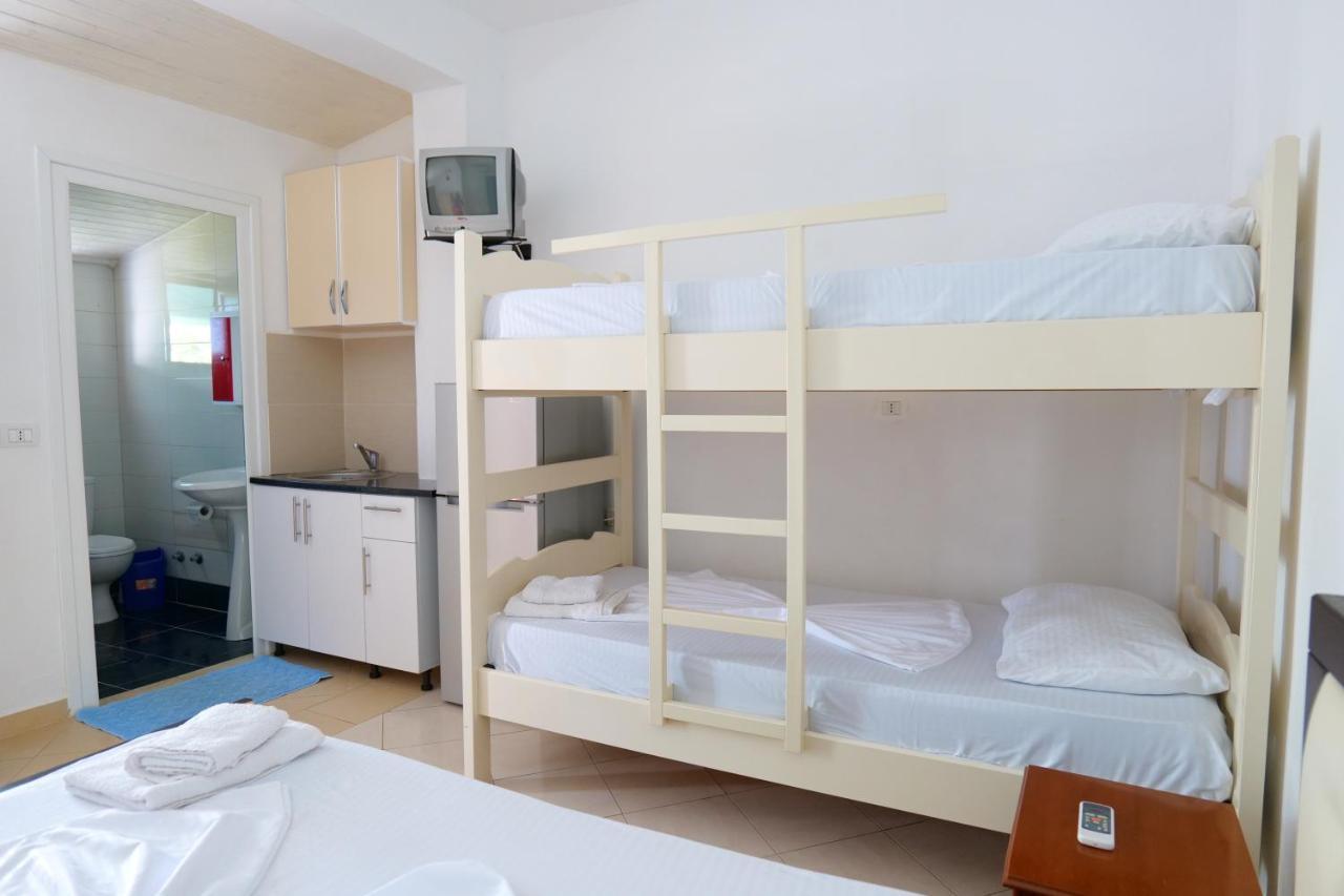 Vila Fredi Ksamil Esterno foto
